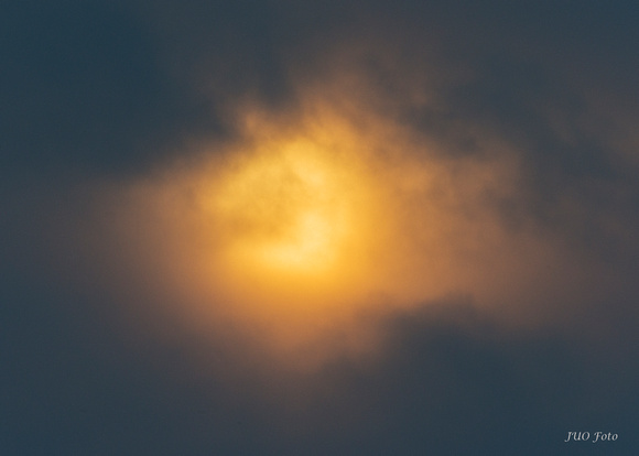 Solen genom molnen_JUO2422