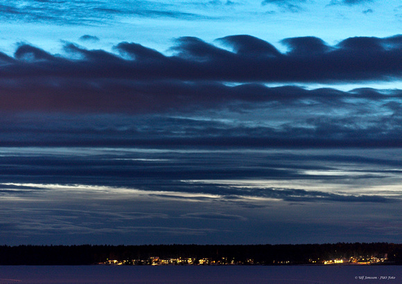 Clouds with Kelvin-Helmholtz Waves